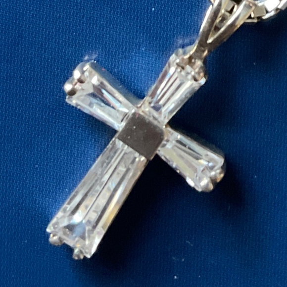 CROSS WITH TAPERED BAGUETTE  CUT CLEAR STONES AND SILVER on a  SILVER CHAIN - Picture 2 of 6